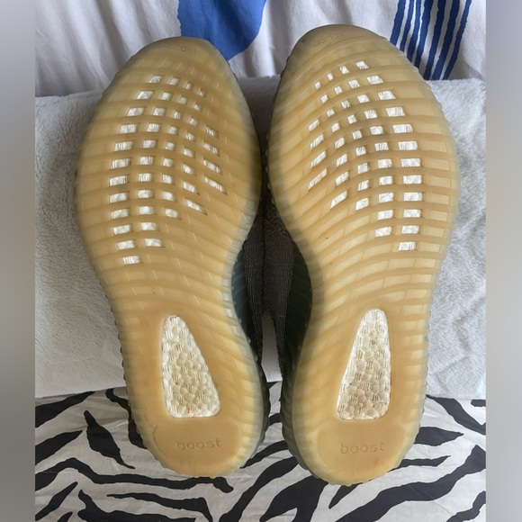 Yeezy 350 V2 Israfil - Picture 10 of 11